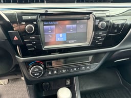 2016 Toyota Corolla thumbnail 21