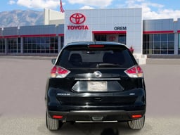 2015 Nissan Rogue thumbnail 4