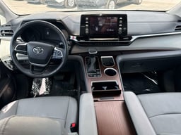 2024 Toyota Sienna thumbnail 14