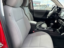 2018 Toyota Tacoma thumbnail 17