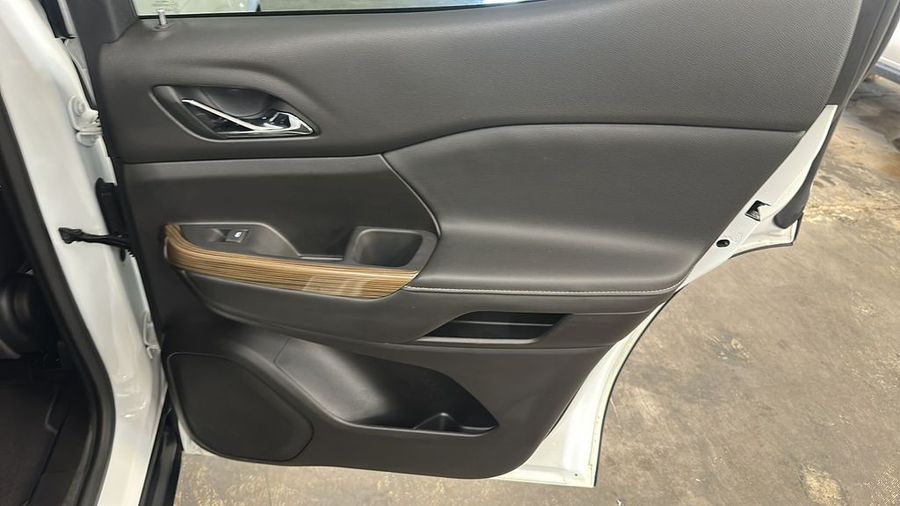 2023 GMC Acadia - Image 30