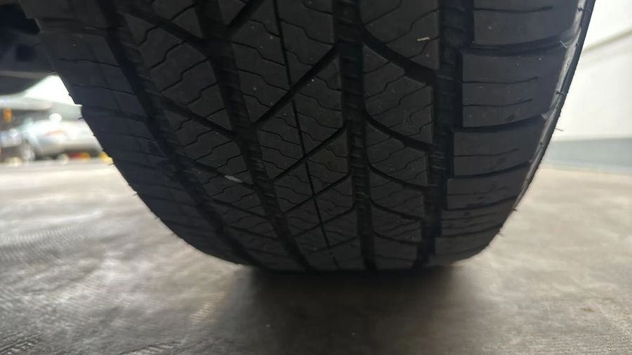 2023 GMC Acadia - Image 13