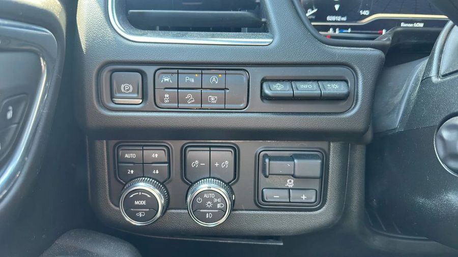 2023 GMC Yukon - Image 14