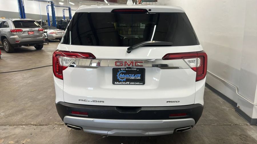 2023 GMC Acadia - Image 4