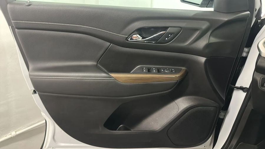 2023 GMC Acadia - Image 21