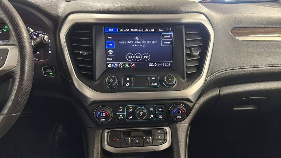 2023 GMC Acadia - Image 19