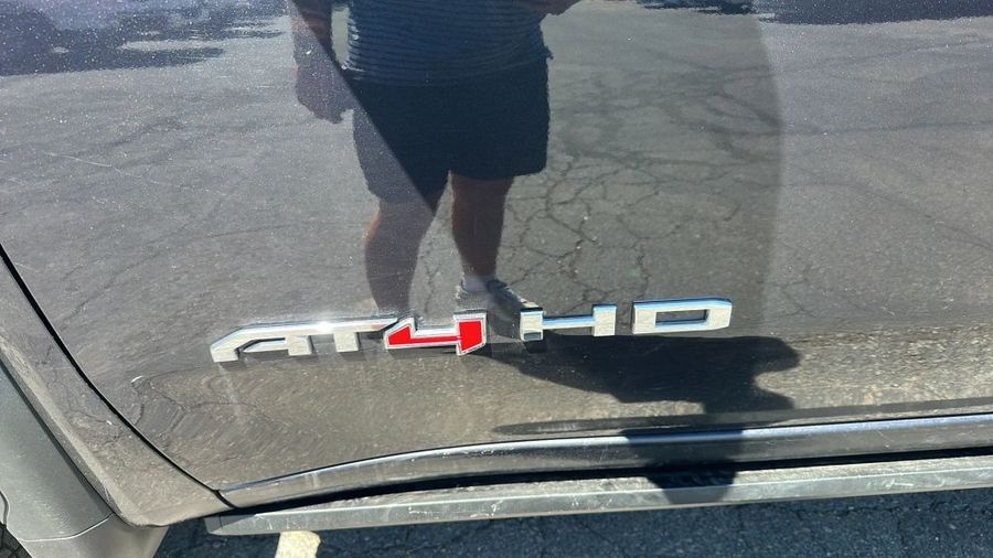 2024 GMC Sierra 3500 HD Crew Cab - Image 10