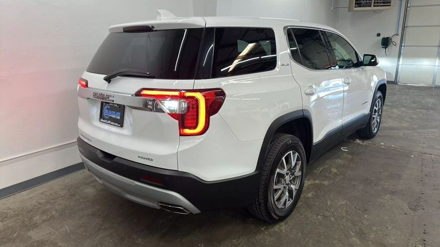 2023 GMC Acadia - Image 5