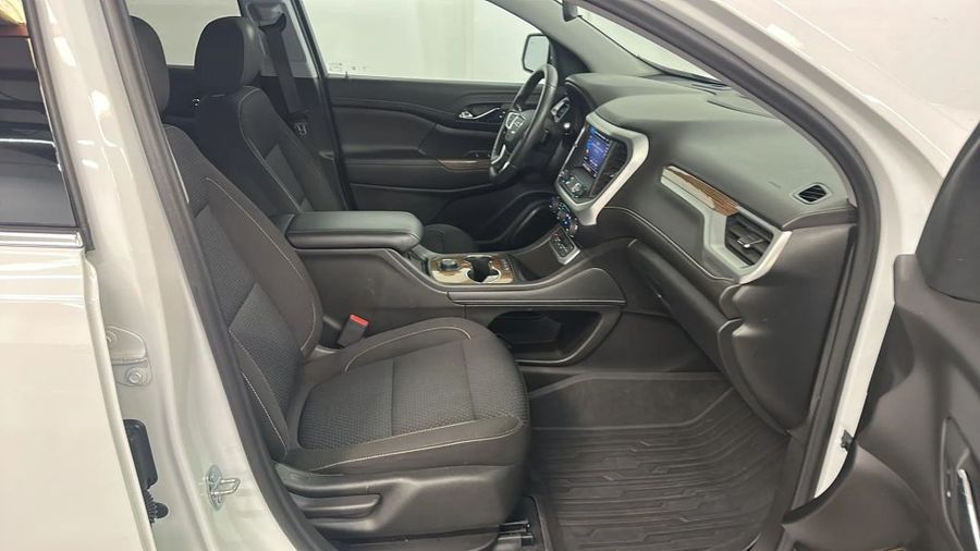 2023 GMC Acadia - Image 31