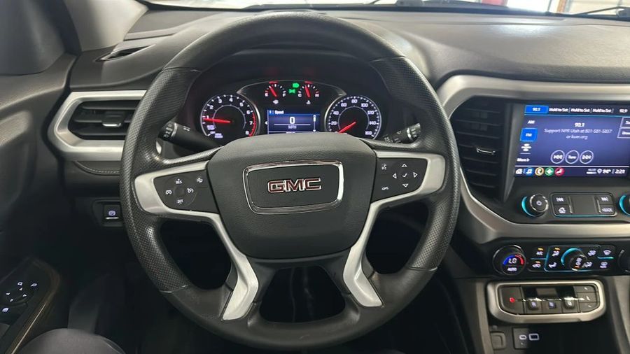2023 GMC Acadia - Image 16