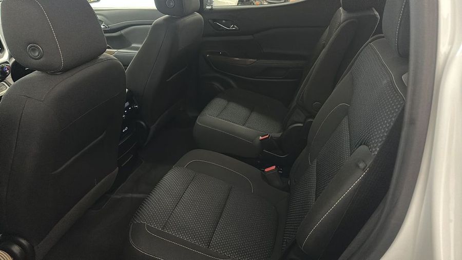 2023 GMC Acadia - Image 22