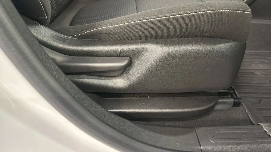 2023 GMC Acadia - Image 32