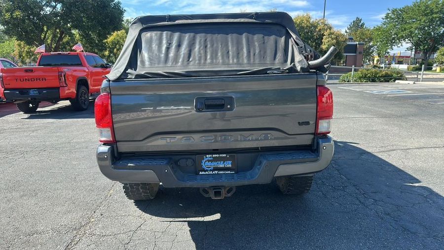 2017 Toyota Tacoma Double Cab - Image 4