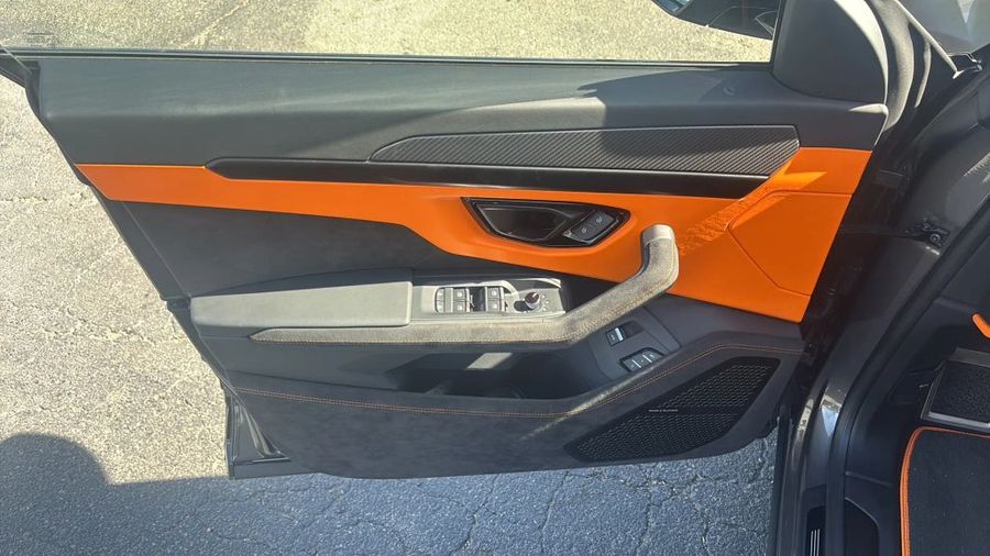 2023 Lamborghini Urus - Image 10
