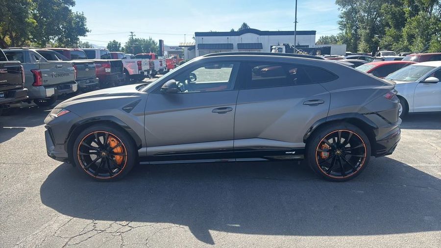 2023 Lamborghini Urus - Image 2