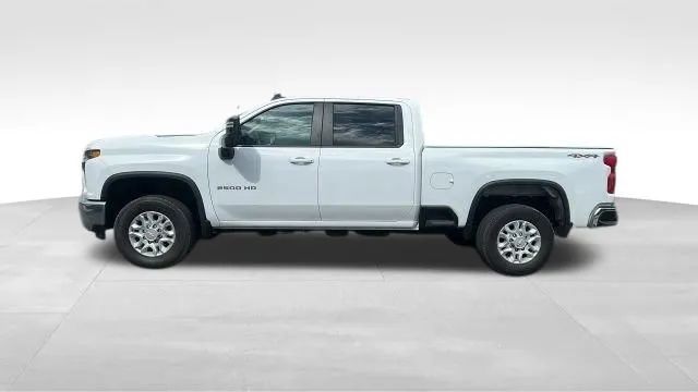 2022 Chevrolet Silverado 2500 HD Crew Cab - Image 2
