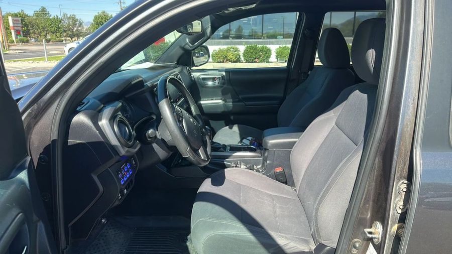 2017 Toyota Tacoma Double Cab - Image 9