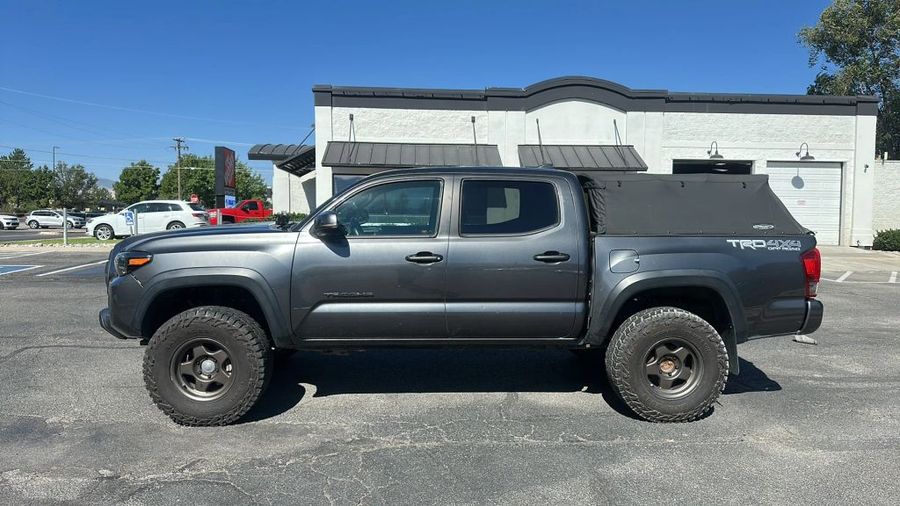 2017 Toyota Tacoma Double Cab - Image 2
