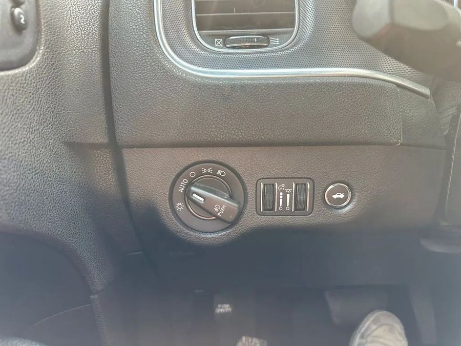 2017 Dodge Charger - Image 13