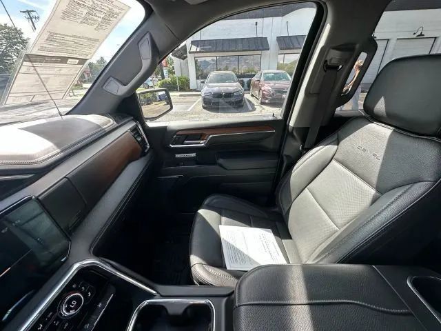 2023 GMC Sierra 1500 Crew Cab - Image 17