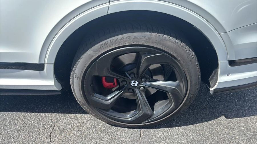 2022 Bentley Bentayga - Image 11