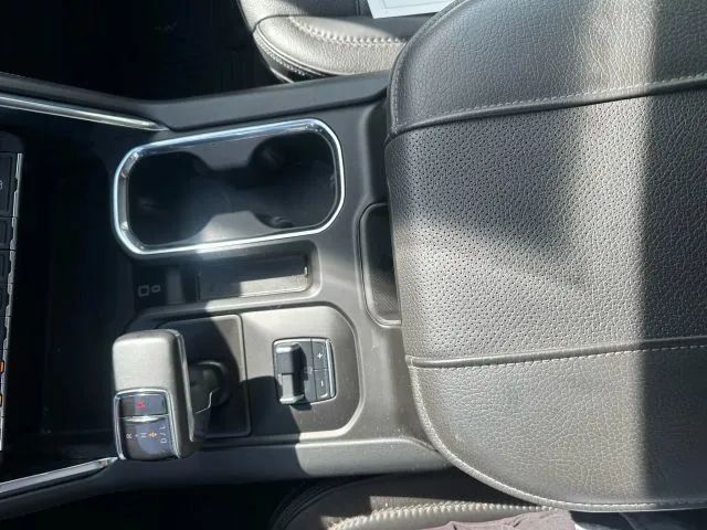 2023 GMC Sierra 1500 Crew Cab - Image 15