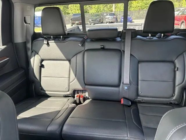 2023 GMC Sierra 1500 Crew Cab - Image 16