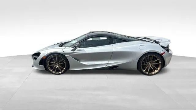 2022 McLaren 720S - Image 2