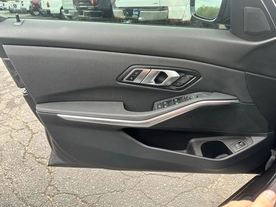 2021 BMW 3 Series - Image 16