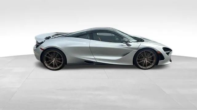 2022 McLaren 720S - Image 6