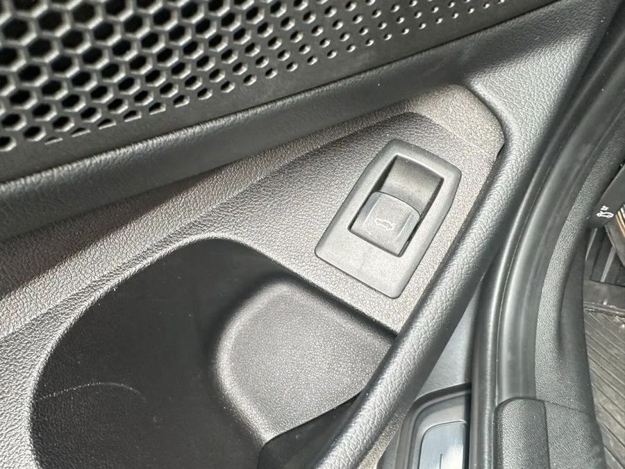 2021 BMW 3 Series - Image 17