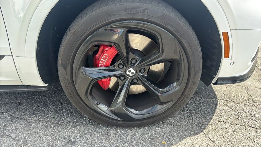 2022 Bentley Bentayga - Image 9