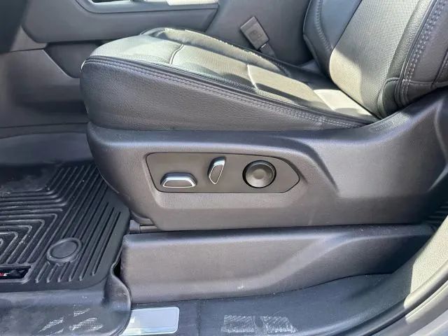 2023 GMC Sierra 1500 Crew Cab - Image 10