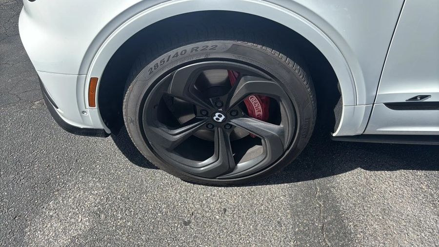 2022 Bentley Bentayga - Image 12