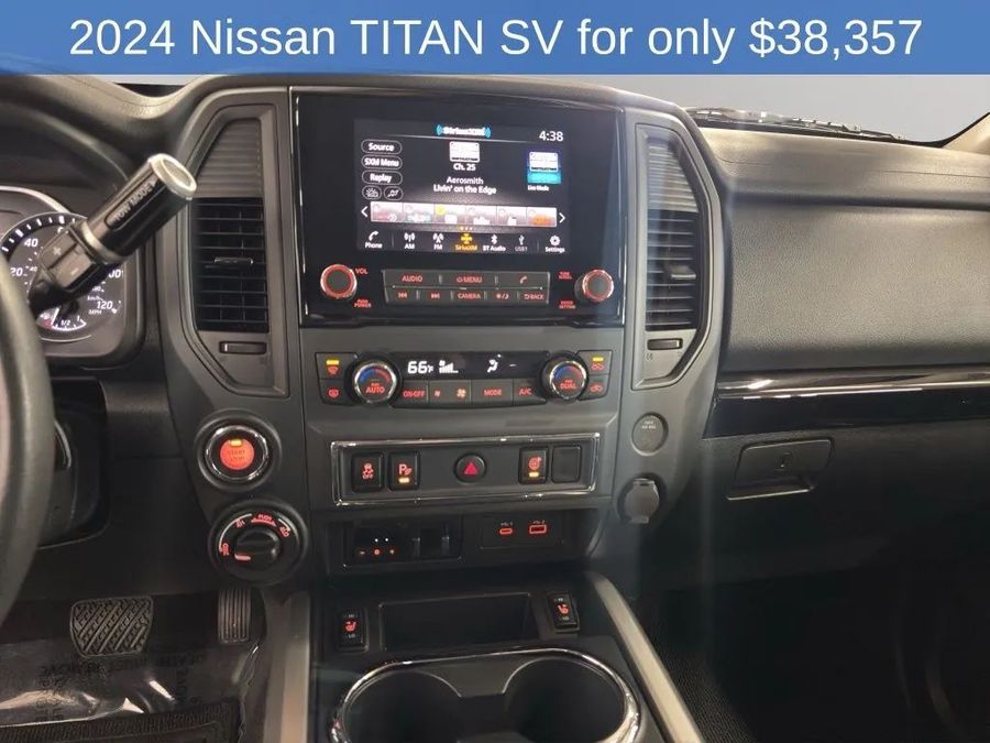 2024 Nissan Titan Crew Cab - Image 12