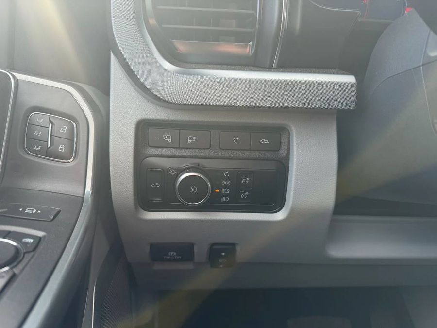 2024 Ford F450 Super Duty Crew Cab - Image 12