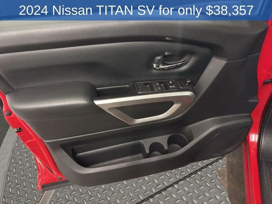2024 Nissan Titan Crew Cab - Image 20