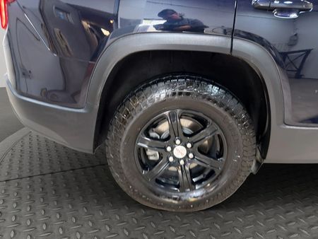 2021 GMC Acadia - Image 25