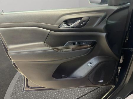 2021 GMC Acadia - Image 16