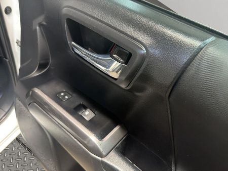 2023 Toyota Tacoma Double Cab - Image 21