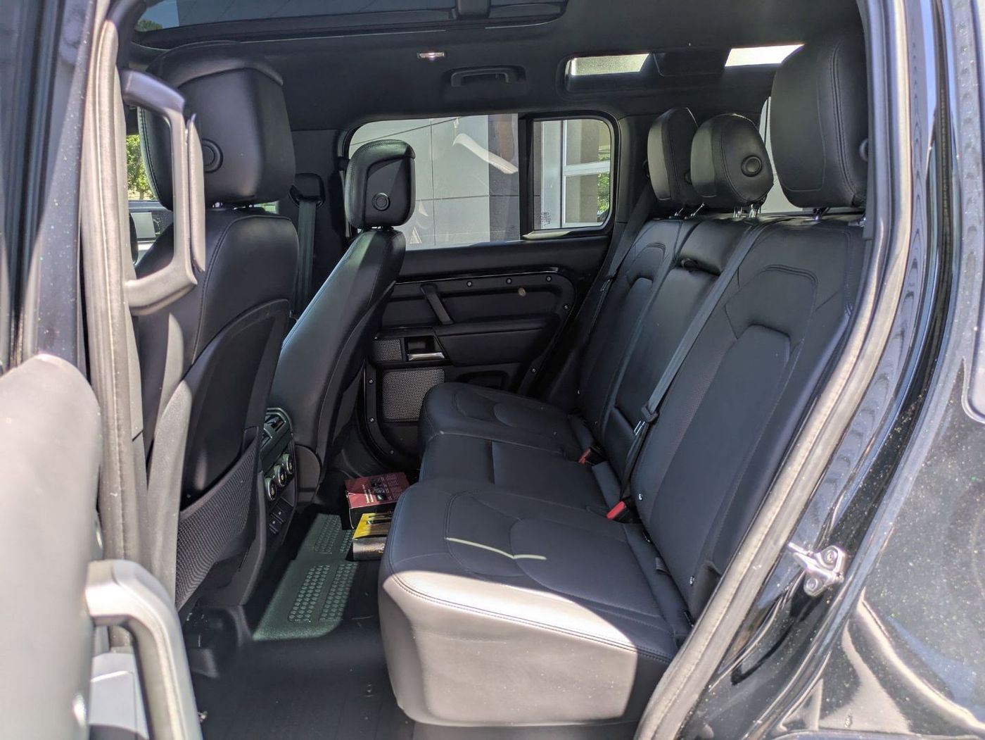 2023 Land Rover Defender 110 V8 - Image 10