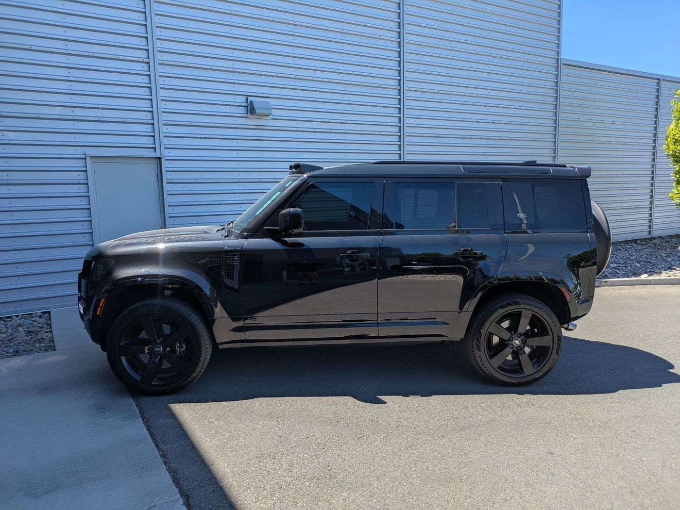 2023 Land Rover Defender 110 V8 - Image 2