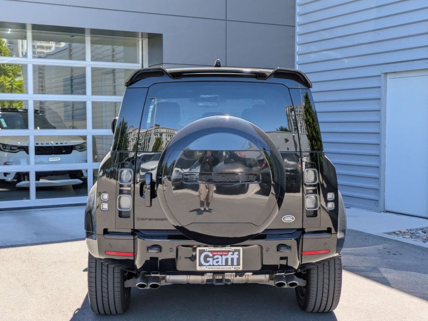 2023 Land Rover Defender 110 V8 - Image 4