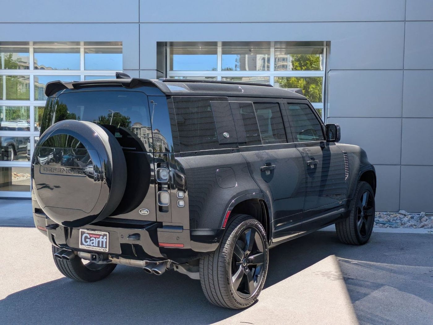 2023 Land Rover Defender 110 V8 - Image 5
