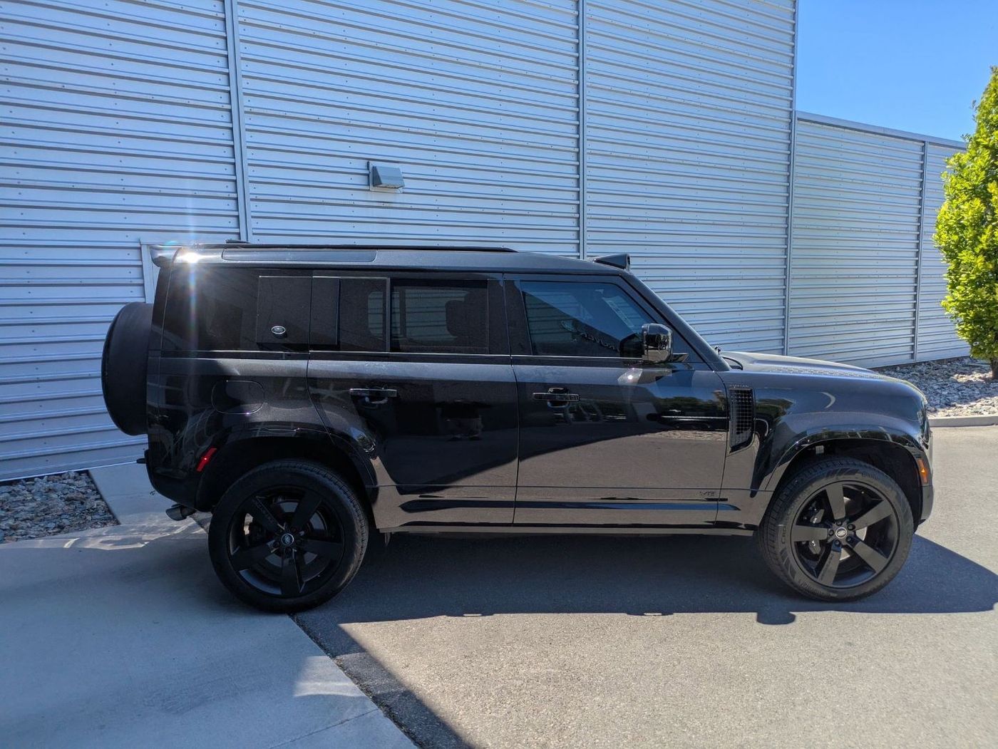 2023 Land Rover Defender 110 V8 - Image 6