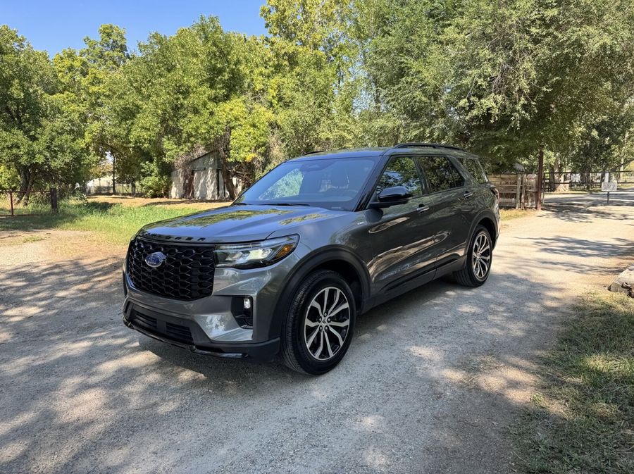 2025 Ford Explorer ST - Image 2