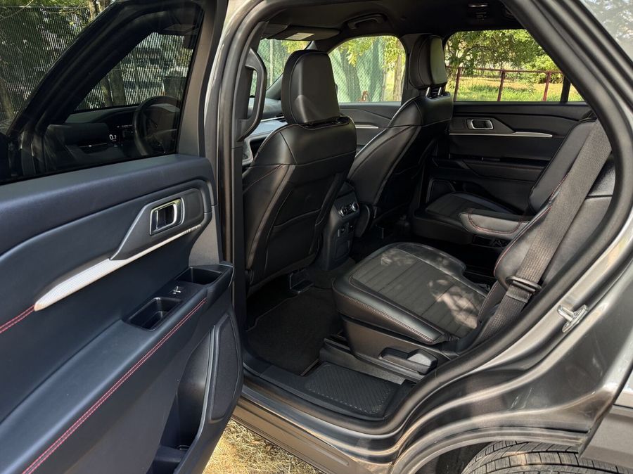 2025 Ford Explorer ST - Image 8