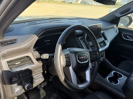 2024 GMC Yukon XL SLE - Image 8