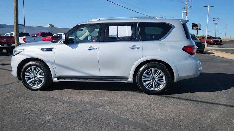 2023 Infiniti QX80 LUXE - Image 2