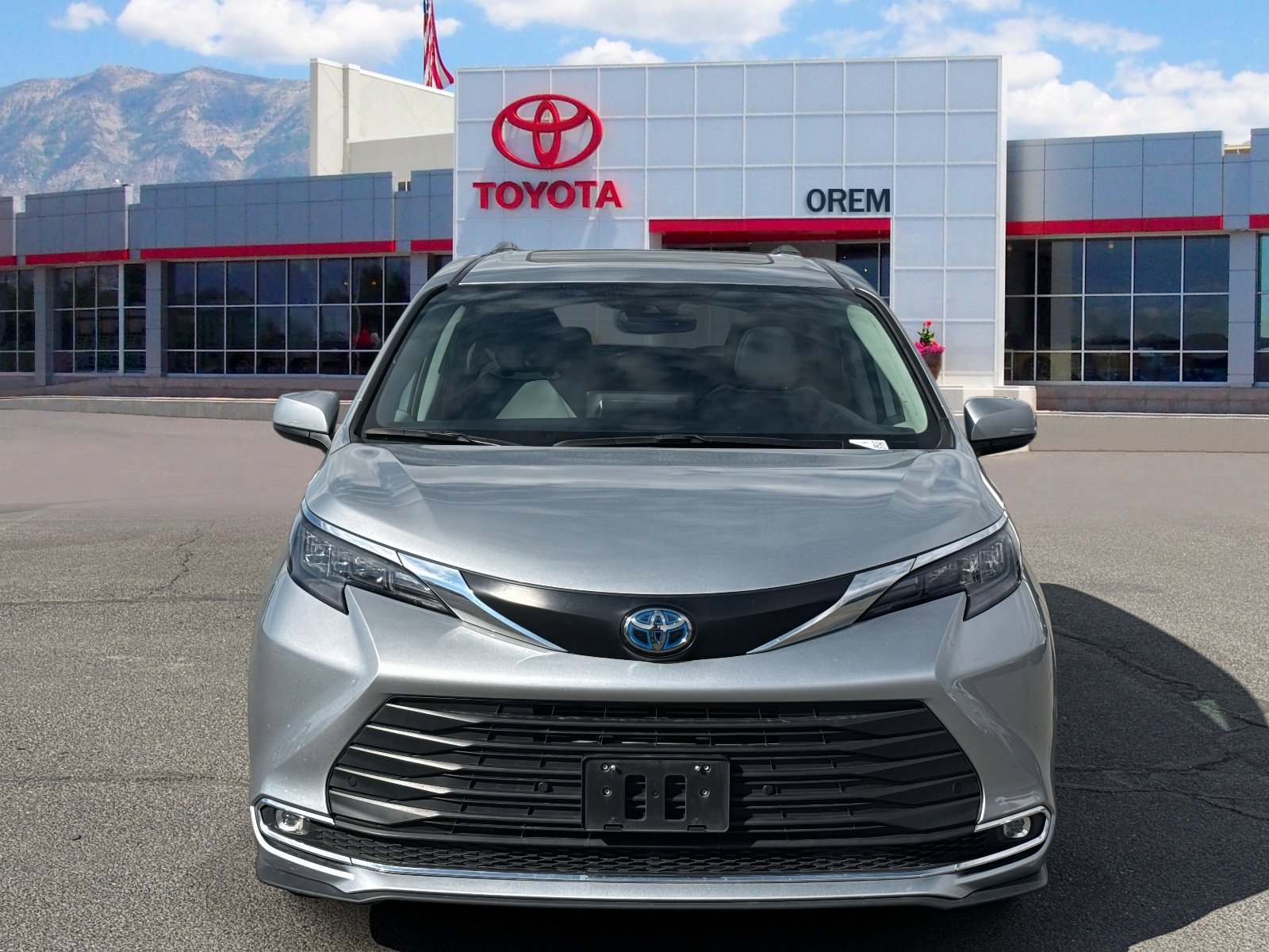 2024 Toyota Sienna - Image 2